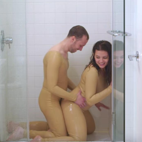 Real-Life-Test: Pärchen checkt, welche Sex-Moves unter Dusche wirklich funk...
